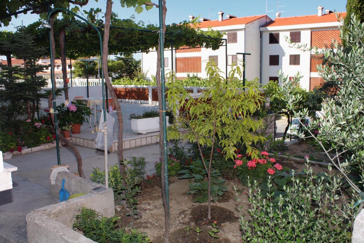 Apartments And Rooms With Parking Space Palit, Rab - 5061 Екстер'єр фото