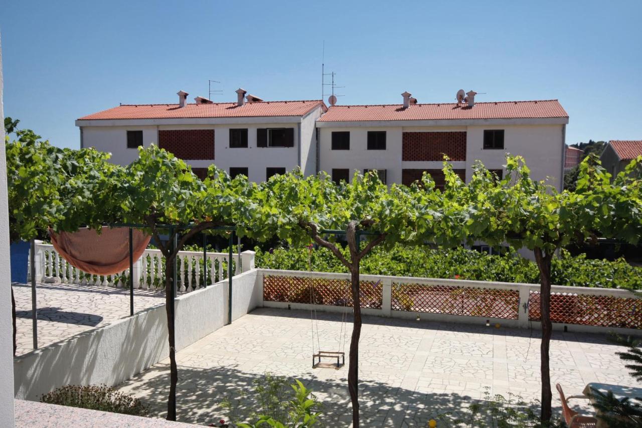 Apartments And Rooms With Parking Space Palit, Rab - 5061 Екстер'єр фото